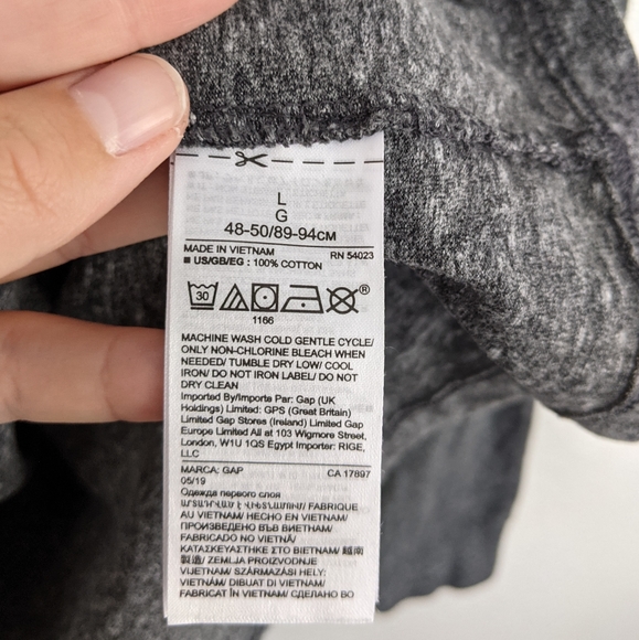 GAP Charcoal Heathered Gray Long Sleeve - Picture 2 of 6